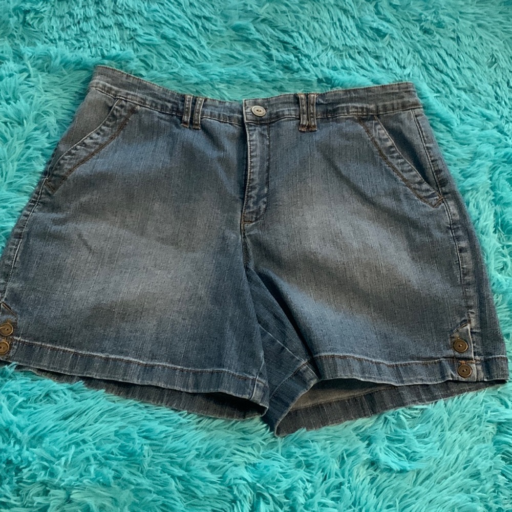 Gloria Vanderbilt denim shorts